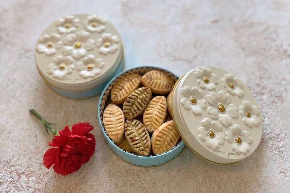 母の日に、さりげなく渡せるお菓子の贈りもの。